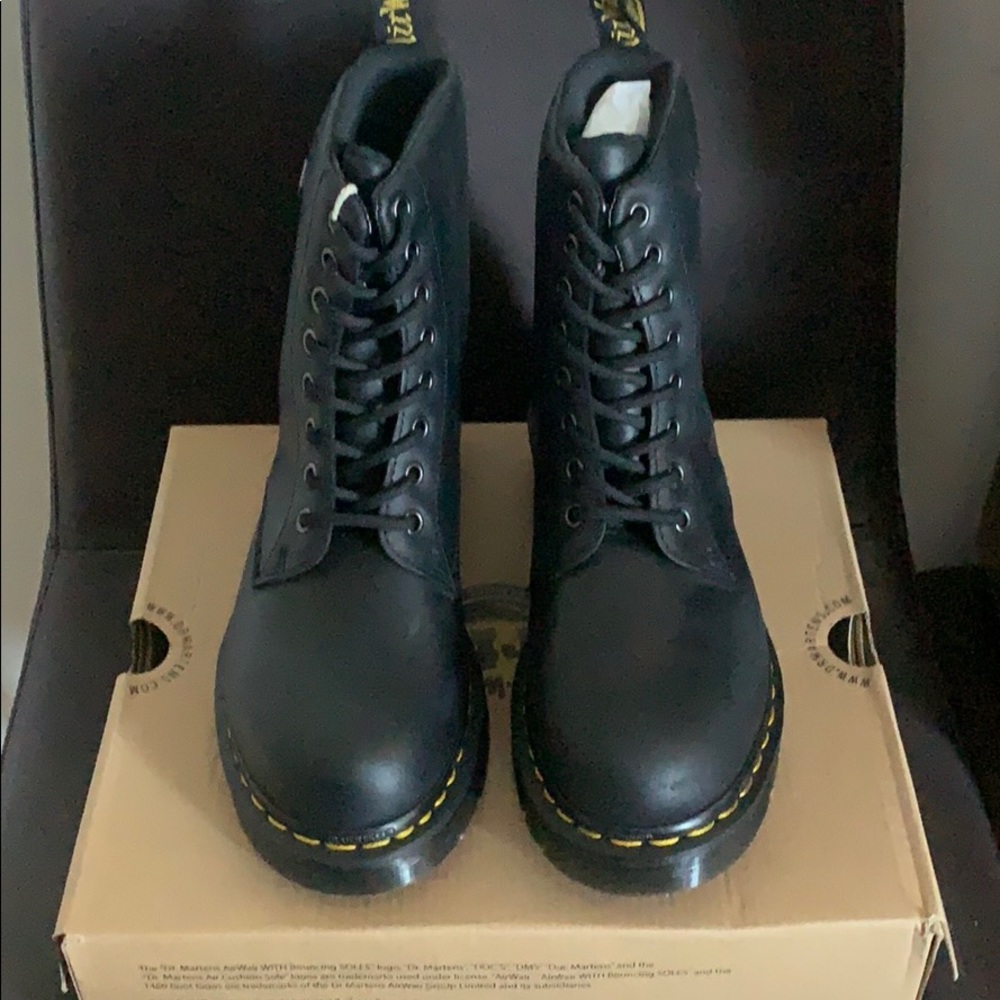 Dr. Martens 1460 WOMEN'S WATERPROOF BOOTS size 7